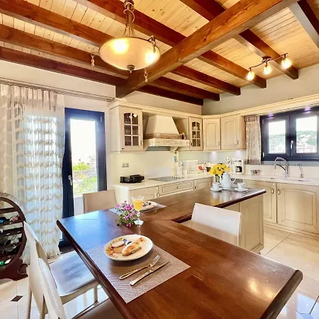 Heart House With Private Pool By Dadovillas *