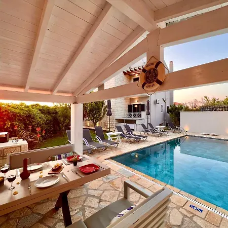 Heart House With Private Pool By Dadovillas * Akharavi