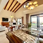 Heart House With Private Pool By Dadovillas 빌라 아카라비
