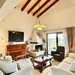 Heart House With Private Pool By Dadovillas *