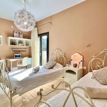 Heart House With Private Pool By Dadovillas *