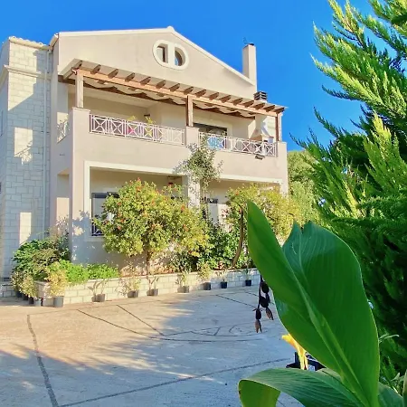 Heart House With Private Pool By Dadovillas