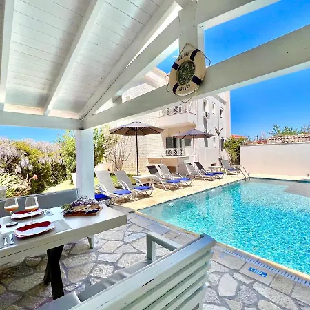 Heart House With Private Pool By Dadovillas ヴィラ アカラヴィ