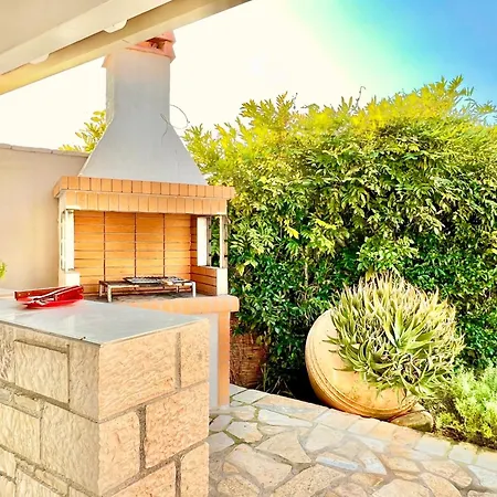 Heart House With Private Pool By Dadovillas *