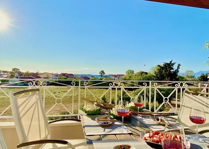 Villa Heart House With Private Pool By Dadovillas