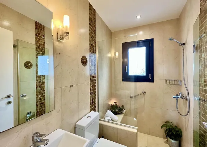 Heart House With Private Pool By Dadovillas