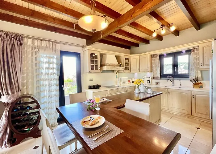 Heart House With Private Pool By Dadovillas *