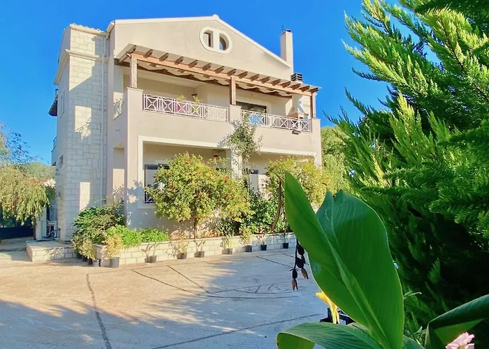 Heart House With Private Pool By Dadovillas