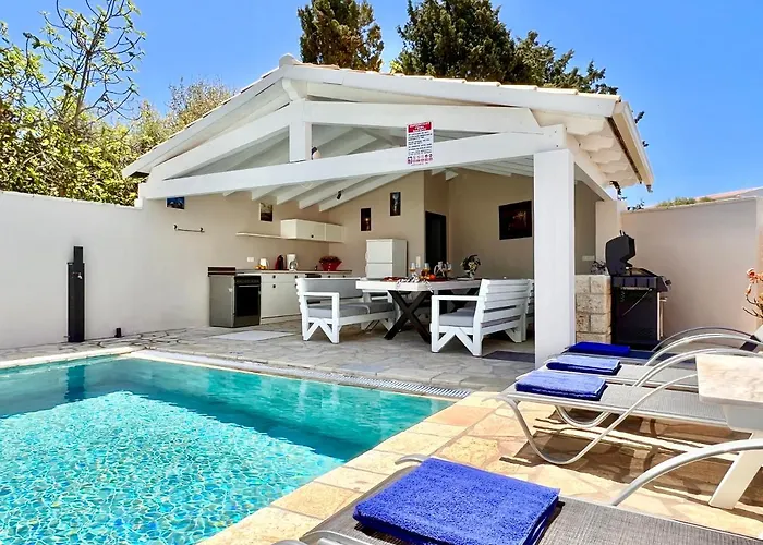 Heart House With Private Pool By Dadovillas *