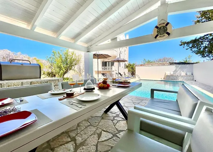 Villa Heart House With Private Pool By Dadovillas *